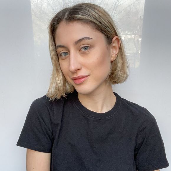 Profile Picture of Laurence Beliveau (@leau_leau) on Poshmark