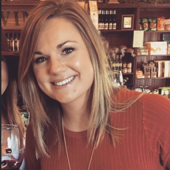 Profile Picture of Abbey Wolfert (@abbeywolfert) on Poshmark