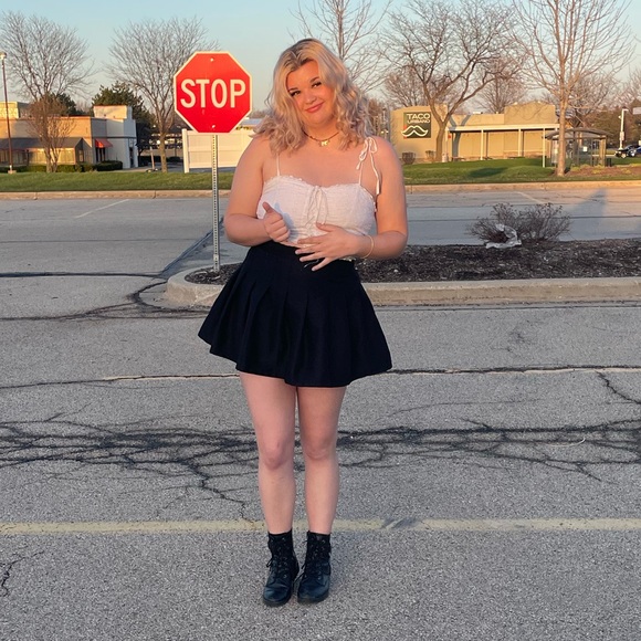 Profile Picture of Amanda Lohrey (@amandalohrey) on Poshmark