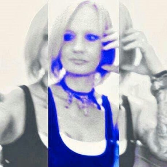 Profile Picture of Lorraine Ryan-hearl (@lorraineryan809) on Poshmark