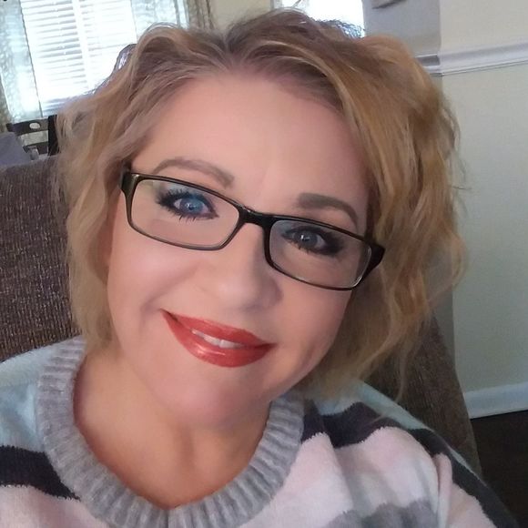 Profile Picture of Summer Buchanan (@summerb1003) on Poshmark