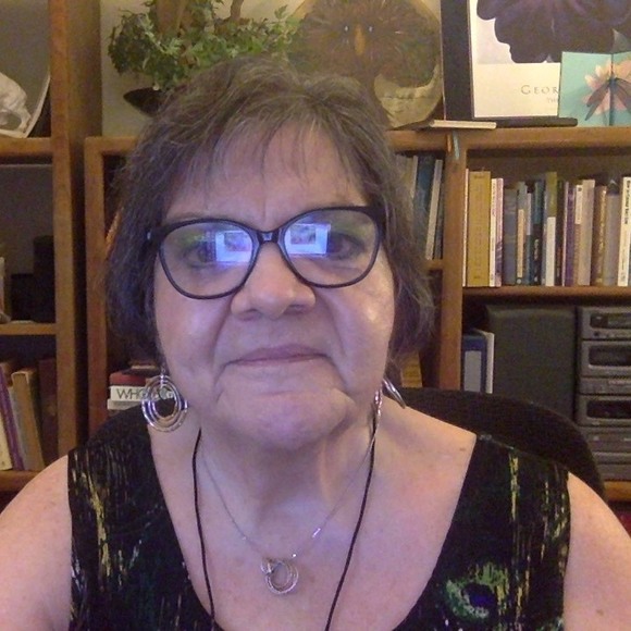 Profile Picture of Toni Lamotta (@midlifementor) on Poshmark