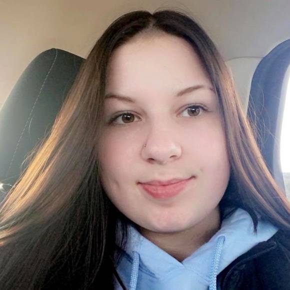Profile Picture of Carly Cull (@carlycull) on Poshmark