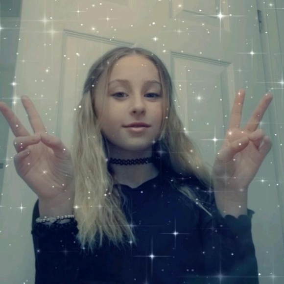 Profile Picture of Karley Crompton (@karley_crompton) on Poshmark