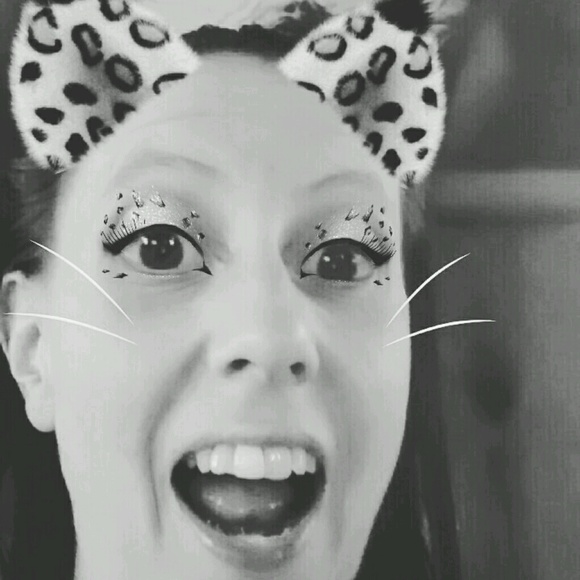 Profile Picture of Ashley Ouding (@lilbrneyes114) on Poshmark