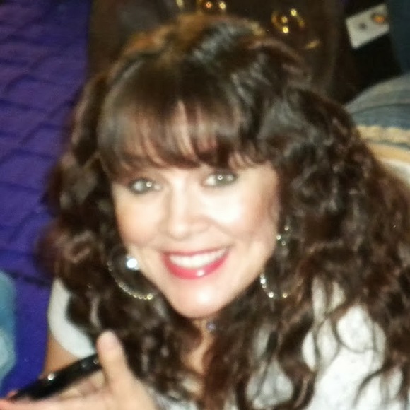 Profile Picture of Andrea Arnejo (@adarnejo) on Poshmark