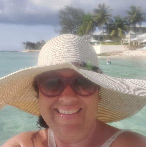 Profile Picture of Stacey Matone (@srmatone) on Poshmark