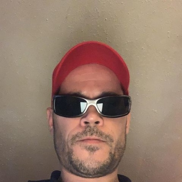 Profile Picture of Robert Vogler (@robertvogler) on Poshmark