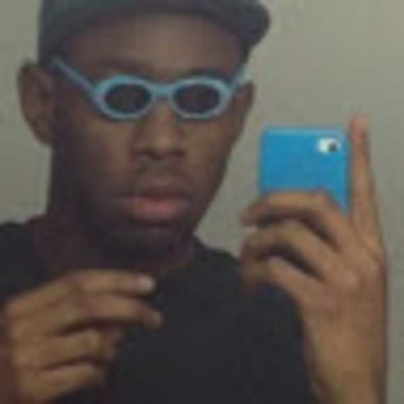 Profile Picture of Taylor Lipnicky (@taylorlipnicky) on Poshmark