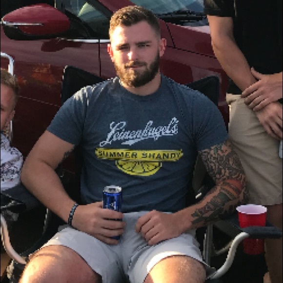 Profile Picture of Andrew Schneider (@schneider4650) on Poshmark