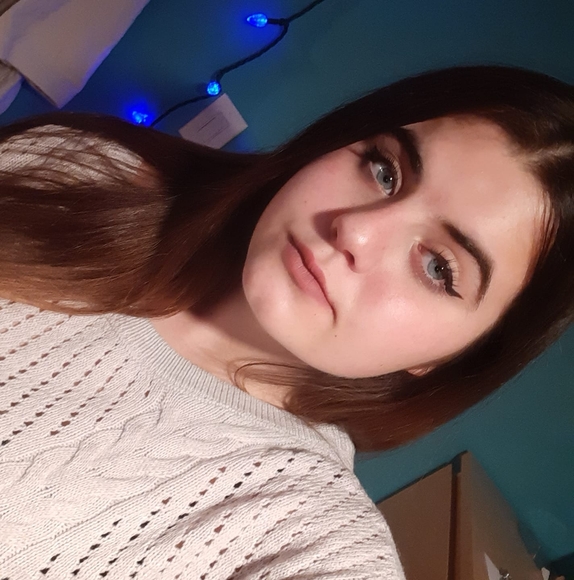 Profile Picture of Chloe Ross (@rosschloe2) on Poshmark