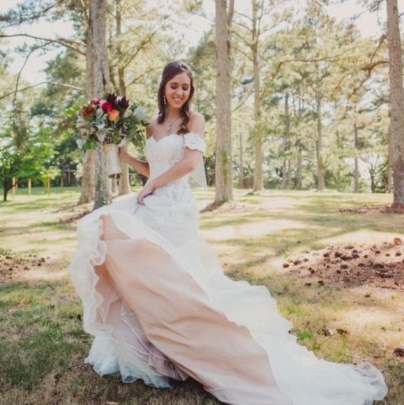 Profile Picture of Ivy Hill (@ivyhill679) on Poshmark