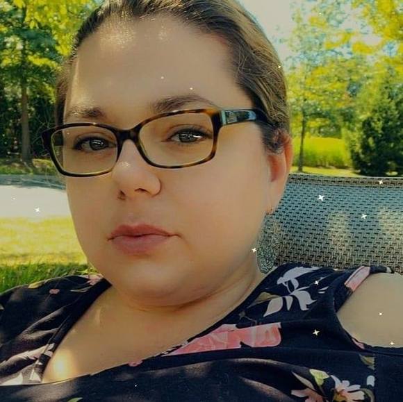 Profile Picture of Caitlin Armstrong (@caitylin2012) on Poshmark