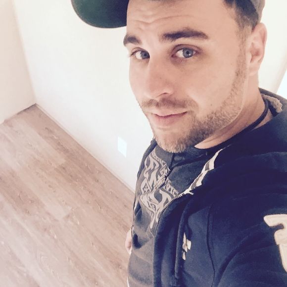 Jeremy Upham - Poshmark Profile Picture of Jeremy Upham (@jeremyupham) on Poshmark