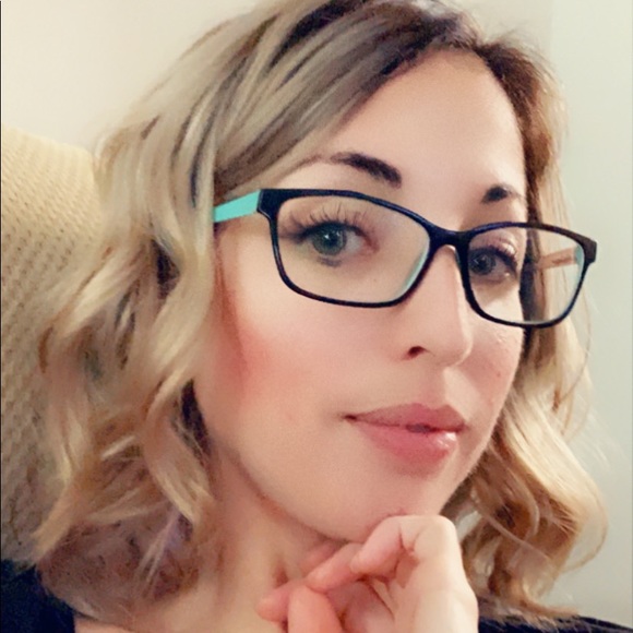 Profile Picture of Sarah Dull (@sarah_dull) on Poshmark