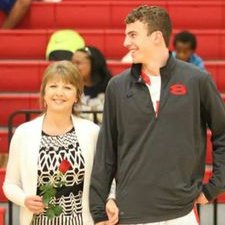 Profile Picture of Vicki Vaughn (@Vicki_Vaughn5) on Twitter