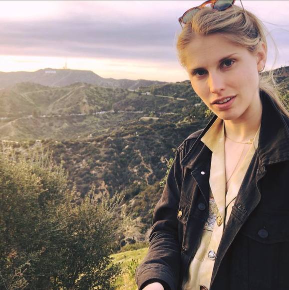 Profile Picture of Alexandra Templer (@alextempler) on Poshmark