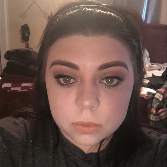 Profile Picture of Whitney Scherer (@whitscherer13) on Poshmark