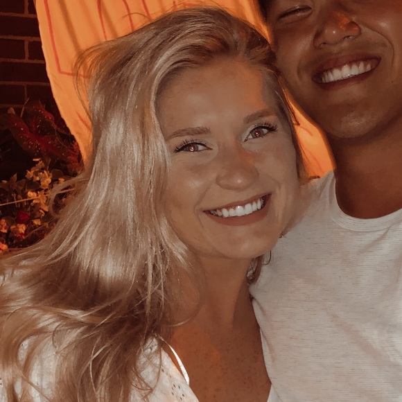 Profile Picture of Kate Everett (@kate_everett) on Poshmark