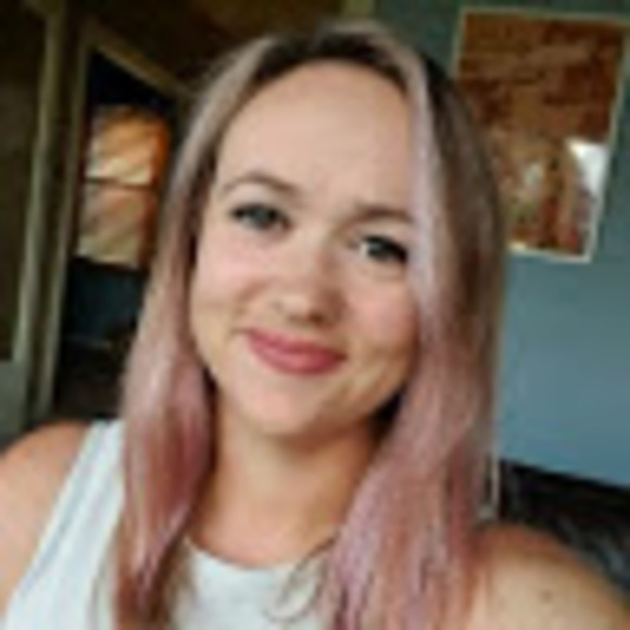 Profile Picture of Lauren Mcdermott (@lozmcdermott) on Poshmark