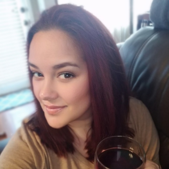 Profile Picture of Amber Clemente (@amber_clemente) on Poshmark