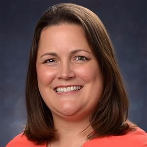Profile Picture of Holly Anderson (@andersonenvisci) on Twitter