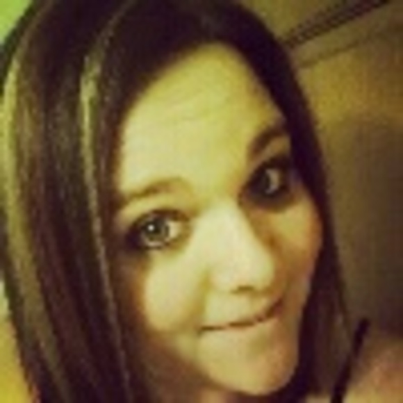 Profile Picture of Brandi Stabley (@bree85) on Poshmark