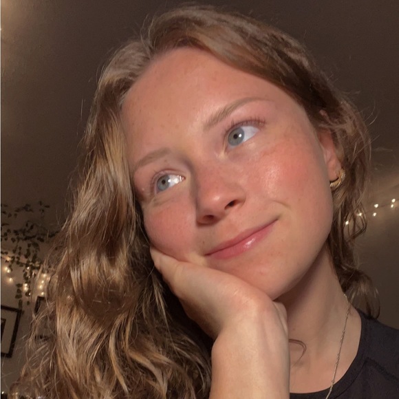 Profile Picture of Dixie Johnson (@dixieclairej) on Poshmark