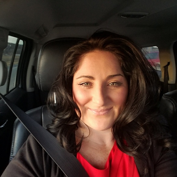 Profile Picture of Rachel Sherley (@rachdylan) on Poshmark