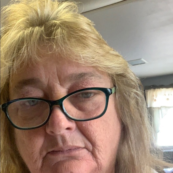 Profile Picture of Lisa Swanger (@lisa0423) on Poshmark