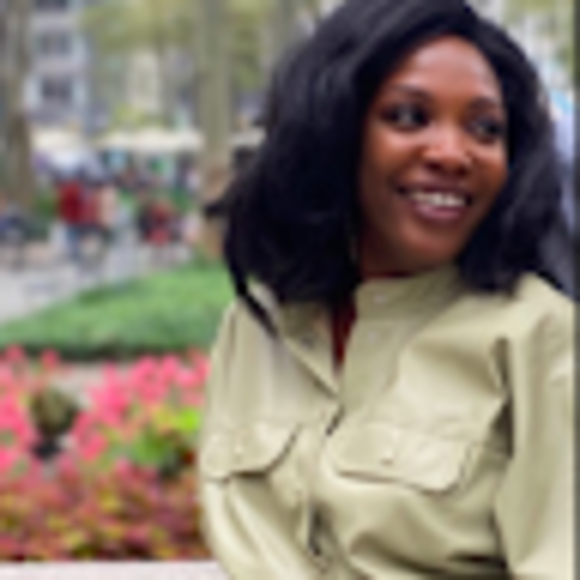 Profile Picture of Alecia Thompson (@bladesandface) on Poshmark