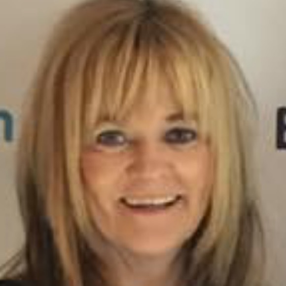 Profile Picture of Elaine Muise (@emuise) on Poshmark