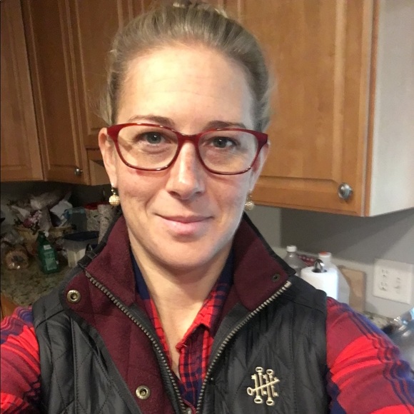 Profile Picture of Elissa Mcgee (@eburnell1) on Poshmark