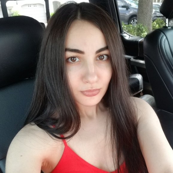 Profile Picture of Iulia Luchian (@ganeli306) on Poshmark