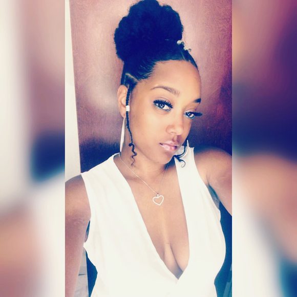 Profile Picture of Simone Taylor (@simone315) on Poshmark