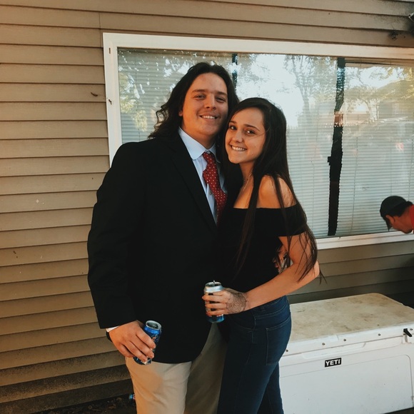 Profile Picture of Caleigh Blazis (@caleighblazis1) on Poshmark