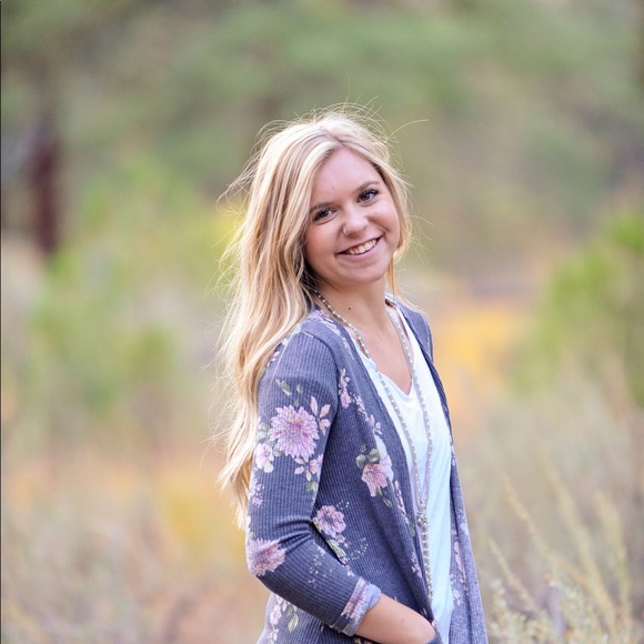 Profile Picture of Taylea Lightle (@taylealightle2) on Poshmark