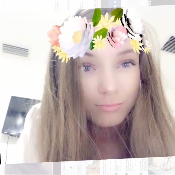 Profile Picture of Julia Curella (@juliaaaa4444) on Poshmark