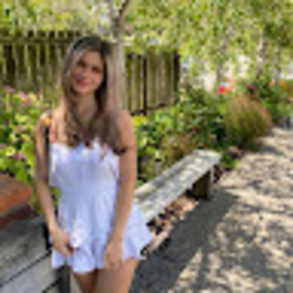 Profile Picture of Courtney Cribb (@courtneycribb99) on Poshmark