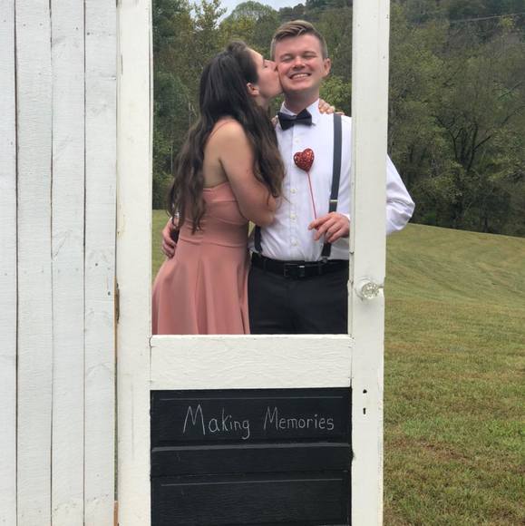 Profile Picture of Andrew Thompson (@andthomp) on Poshmark