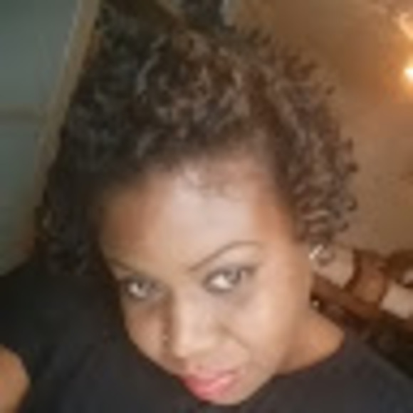 Profile Picture of Paula Rowe (@rowe950) on Poshmark