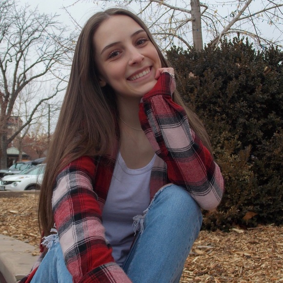 Profile Picture of Kaya Kirnie (@kayajesse8) on Poshmark
