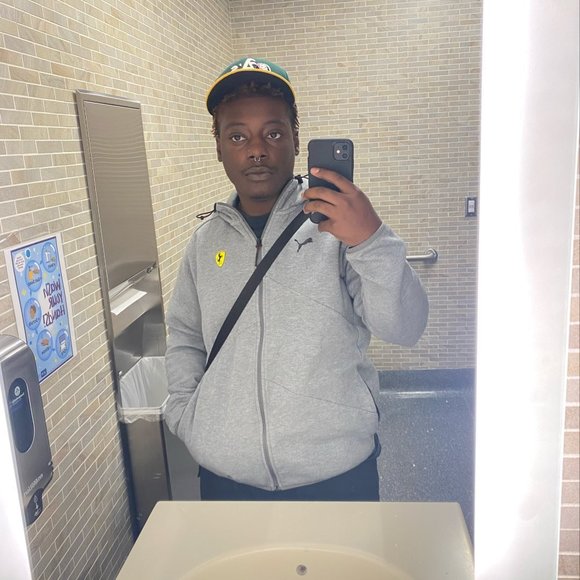 Profile Picture of Malcolm Williams (@eddieb275) on Poshmark