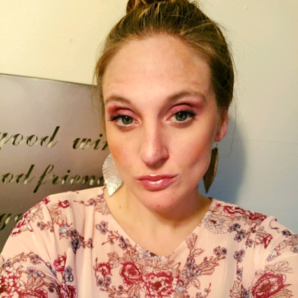 Profile Picture of April Farrell (@angelika35) on Poshmark