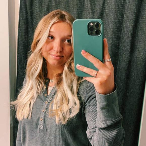 Profile Picture of Grace James (@gracejames7) on Poshmark