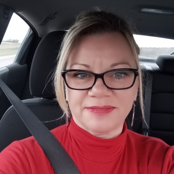 Profile Picture of Sheryl Hudgeons (@hudg30ns) on Poshmark