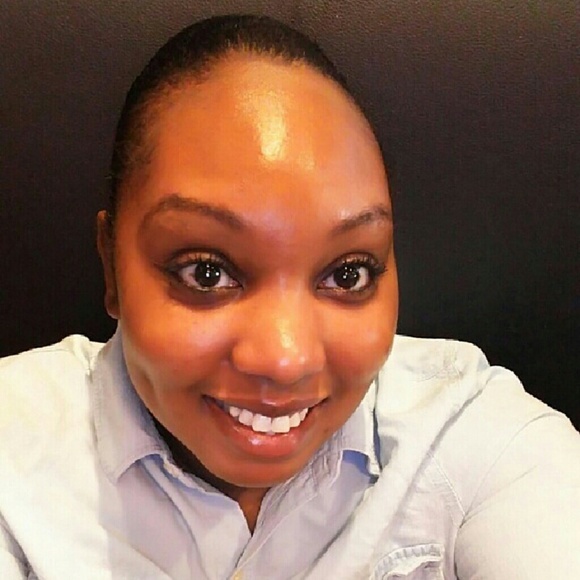 Profile Picture of Denise Shavers (@mrembobunny) on Poshmark