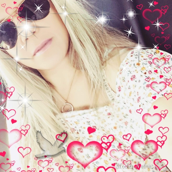 Profile Picture of Yeline Cruz (@yelinecruz) on Poshmark