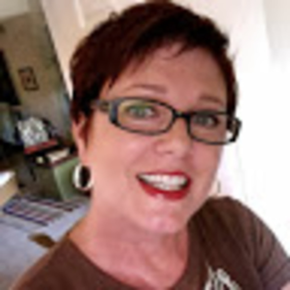 Profile Picture of Cynthia Bondell (@cabondell) on Poshmark