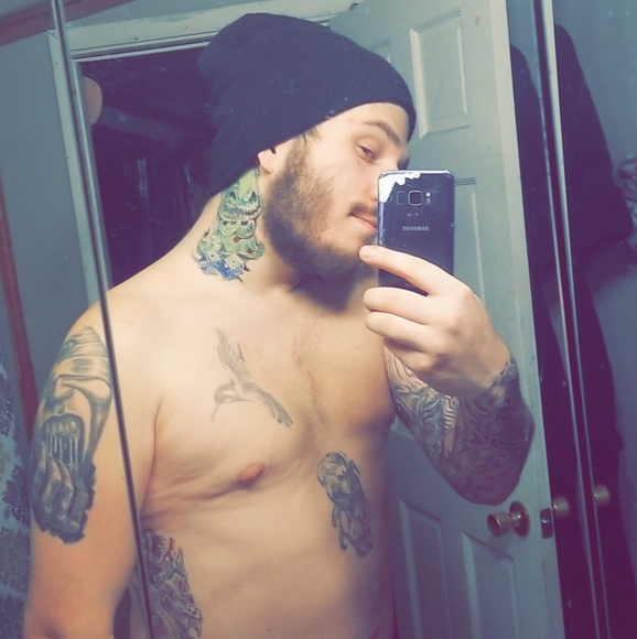 Profile Picture of Dylan Bates (@dbates221321) on Poshmark